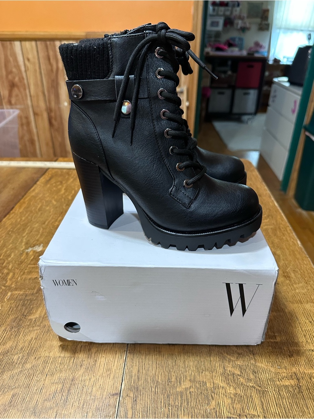 Dream Pairs Black Lace-Up Chunky Heel Ankle Boots sz 8 new in box